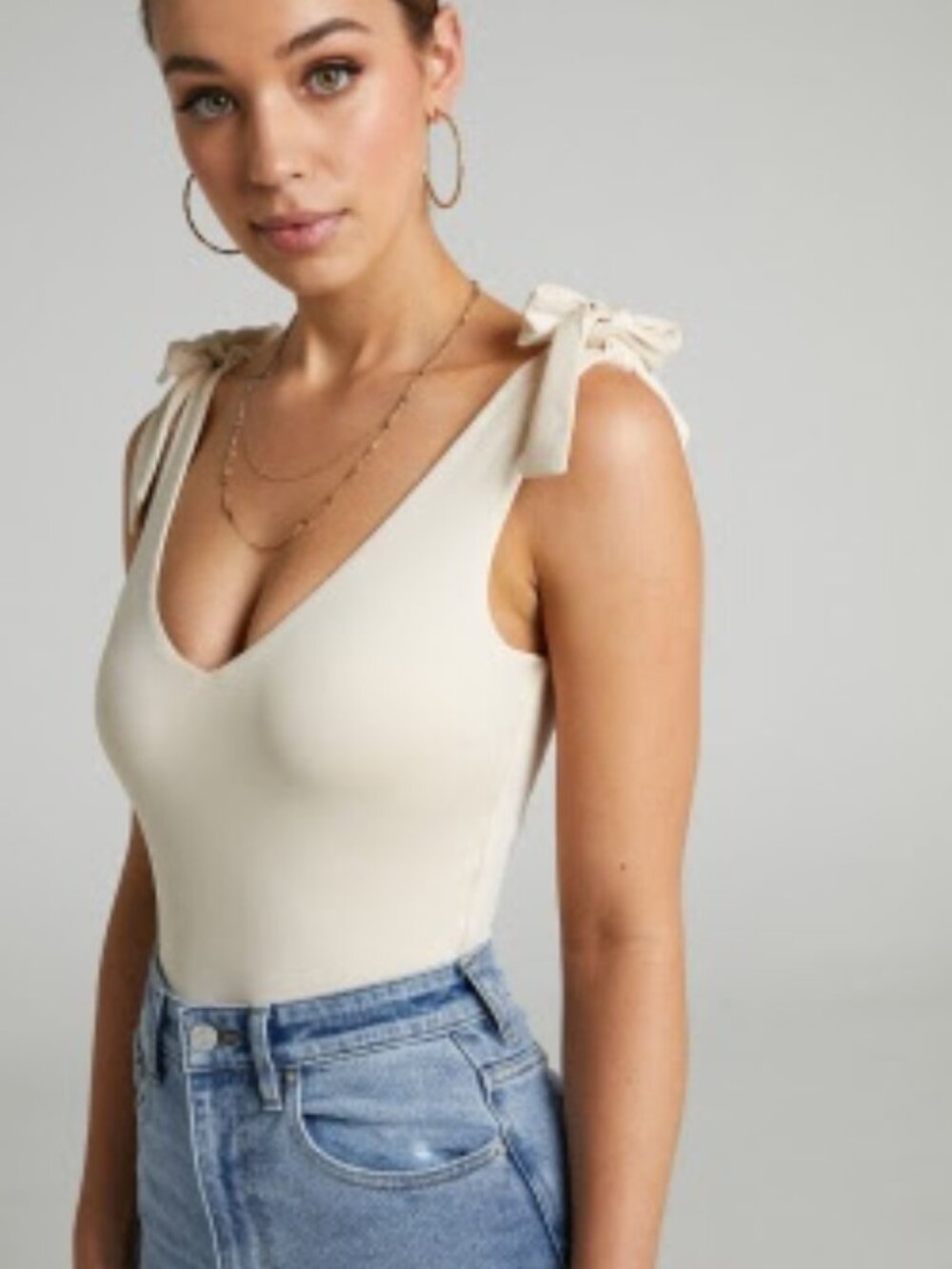 NWOT Showpo V Neck Cream Bodysuit with Removable Shoulder Ties